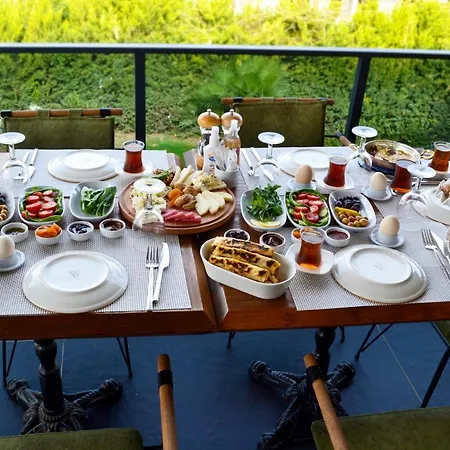 Payam Butik לינה וארוחת בוקר 4*